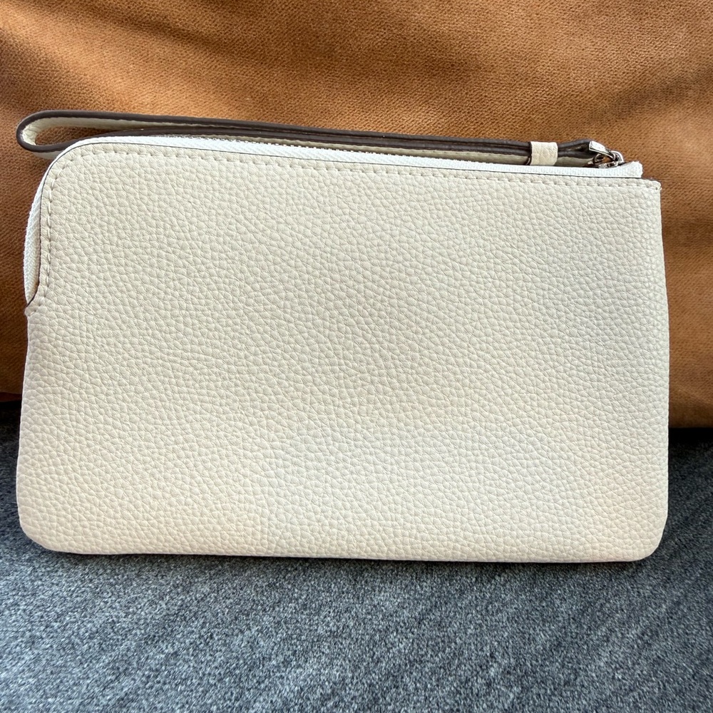 Coach x Disney Dumbo Wristlet - Picture 3 of 10